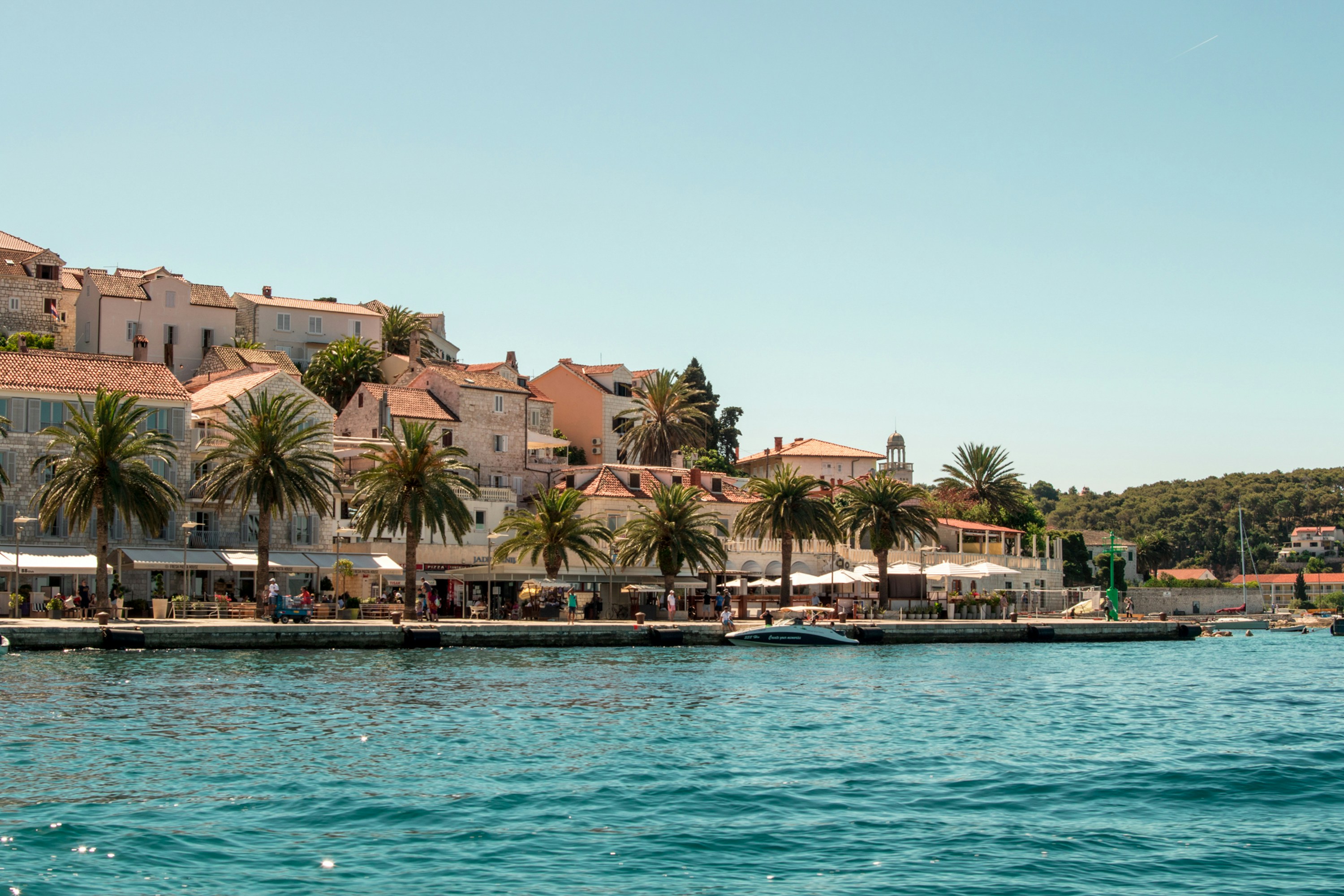 Sfeervol mediterraans terras met uitzicht